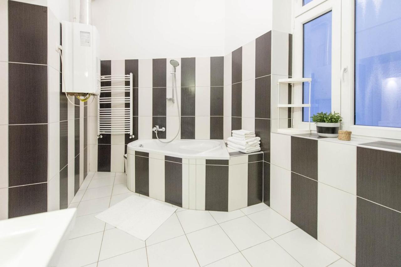 Bourgeois Elegance In The Heart Of Appartement *