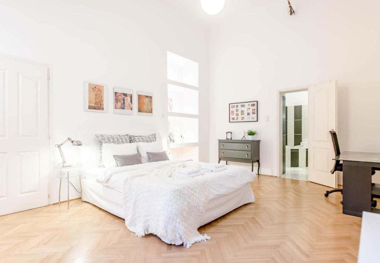 Bourgeois Elegance In The Heart Of * Budapest
