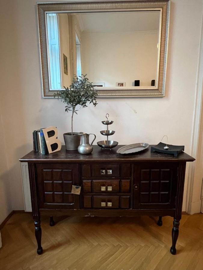 Bourgeois Elegance In The Heart Of Apartamento *