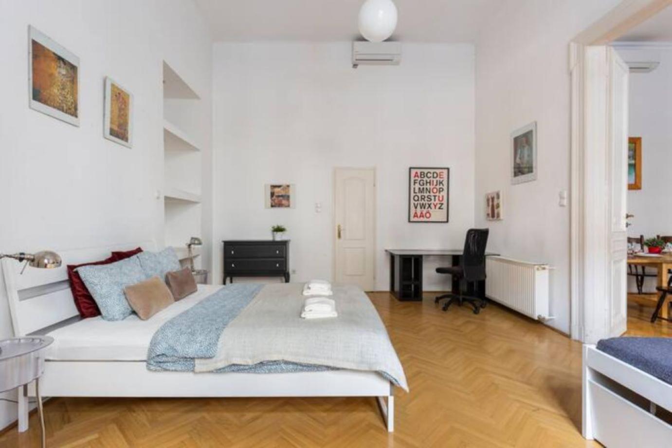 Bourgeois Elegance In The Heart Of *