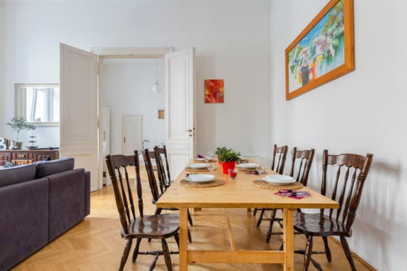 Bourgeois Elegance In The Heart Of * Budapest