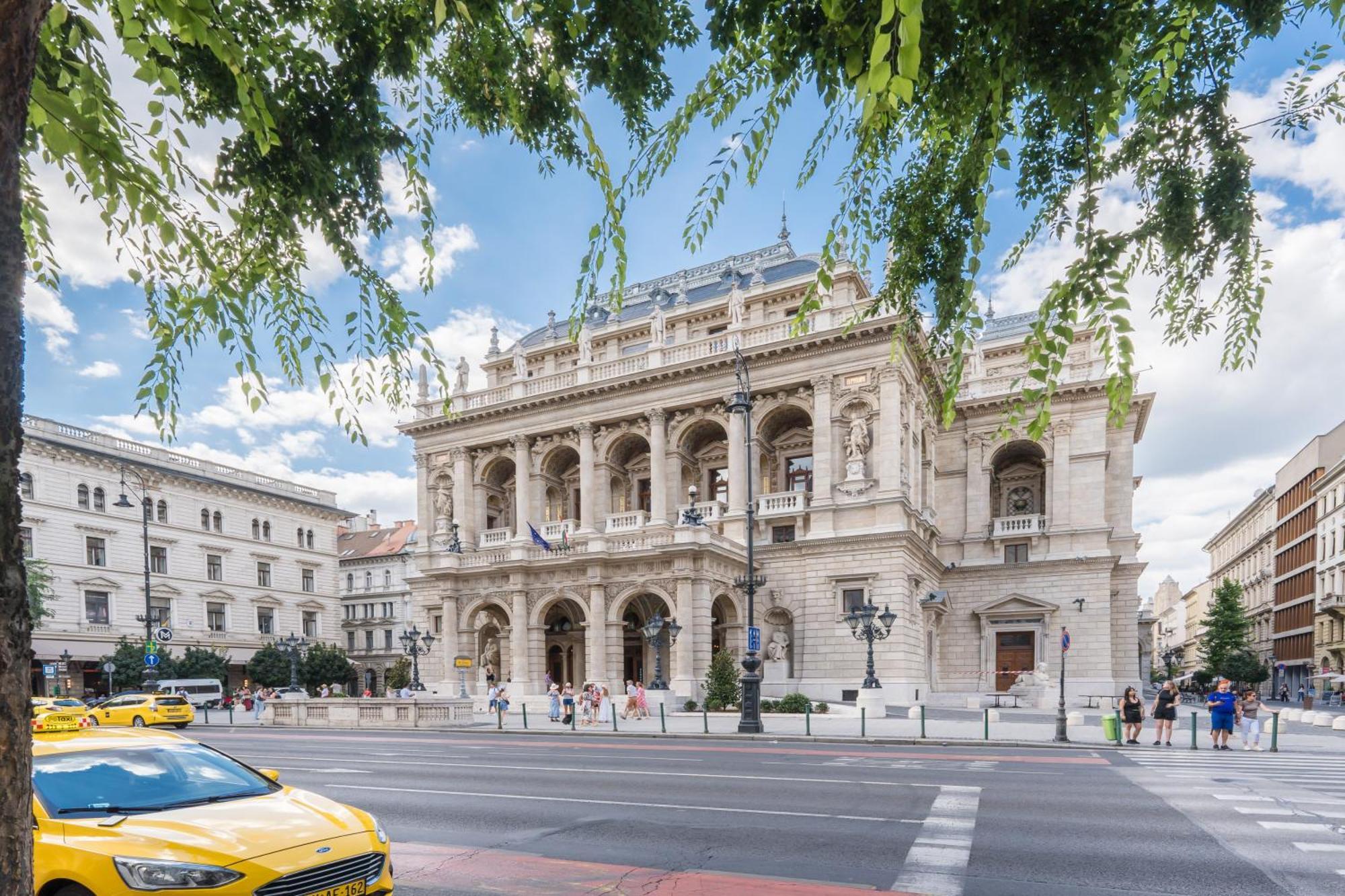 Bourgeois Elegance In The Heart Of Apartamento *