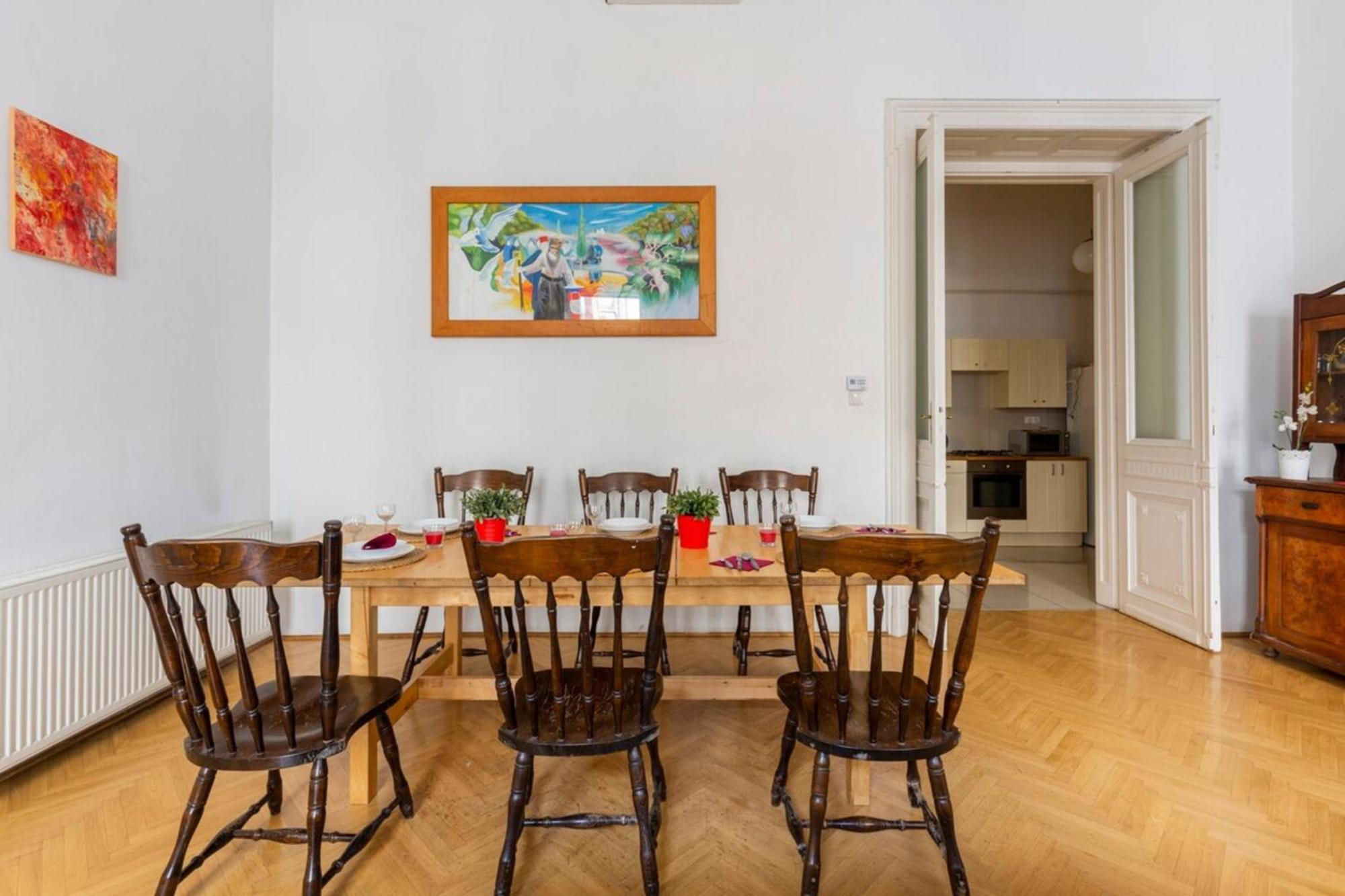 Bourgeois Elegance In The Heart Of Apartamento Budapest