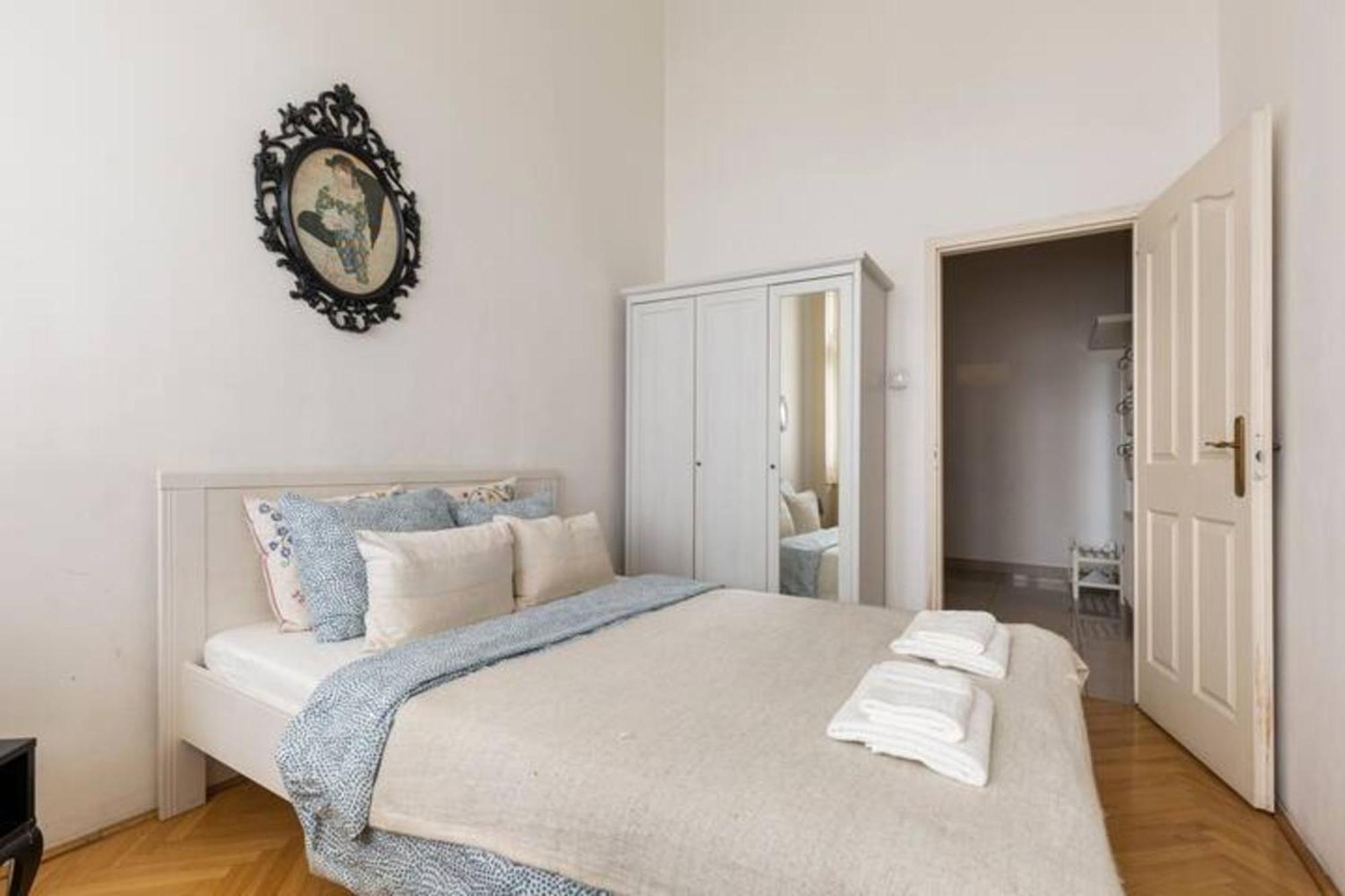 Apartamento Bourgeois Elegance In The Heart Of *